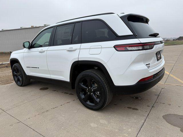 new 2025 Jeep Grand Cherokee car, priced at $39,296