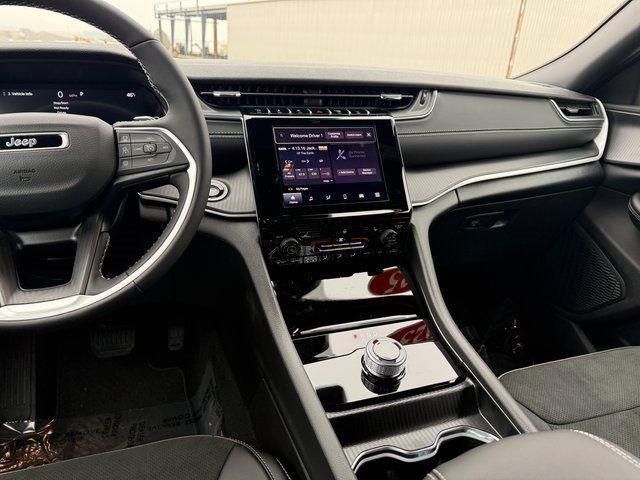 new 2025 Jeep Grand Cherokee car, priced at $39,296