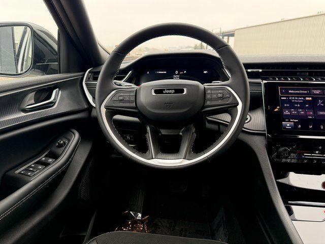 new 2025 Jeep Grand Cherokee car, priced at $39,296