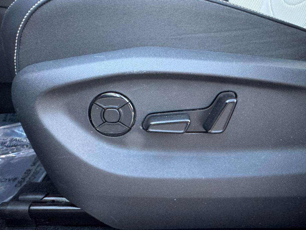 used 2025 Volkswagen Tiguan car, priced at $31,990