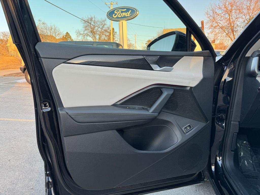 used 2025 Volkswagen Tiguan car, priced at $31,990