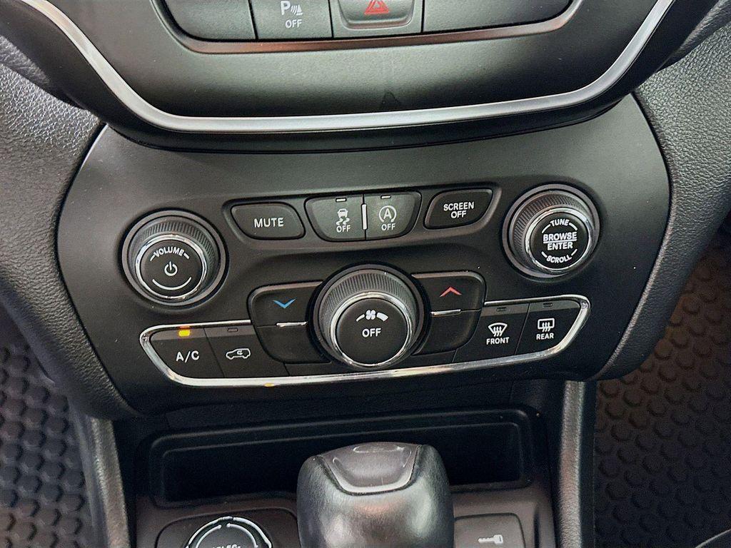 used 2020 Jeep Cherokee car, priced at $18,187