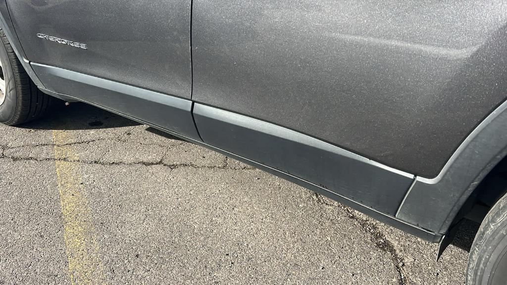 used 2022 Jeep Cherokee car, priced at $17,131