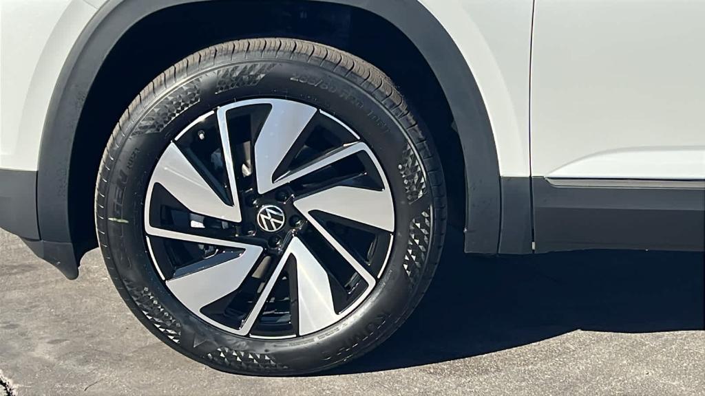 new 2026 Volkswagen Atlas car, priced at $47,682