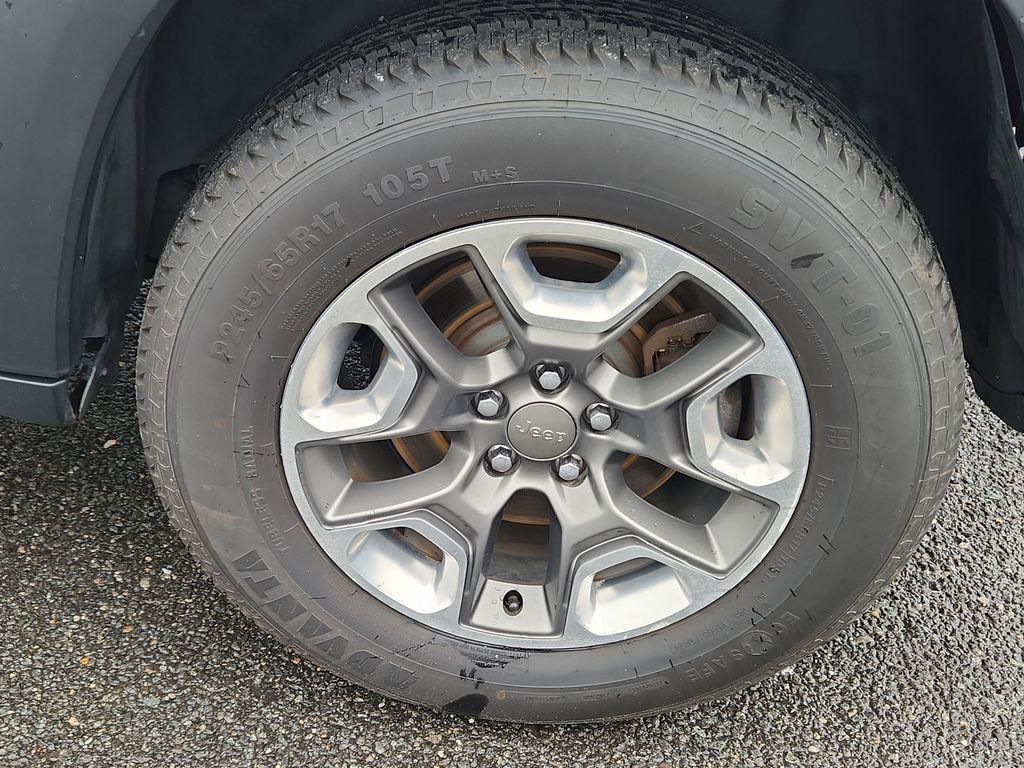 used 2019 Jeep Cherokee car, priced at $10,893