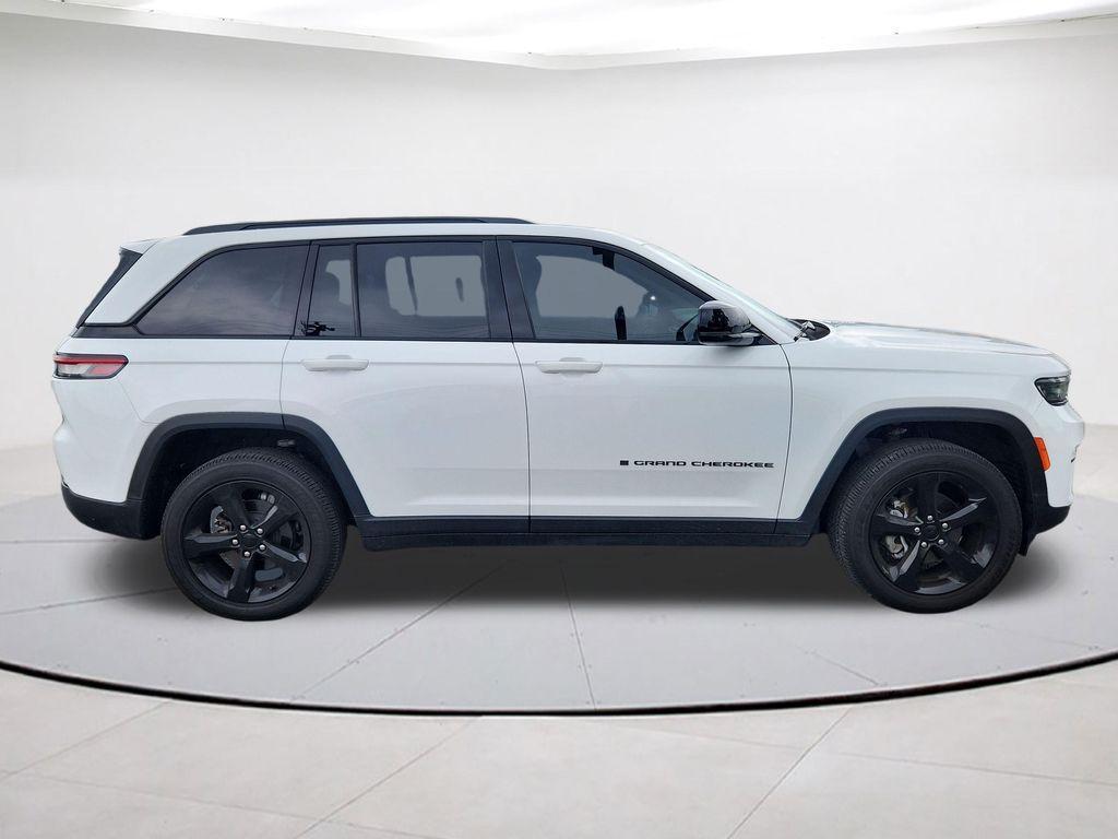 used 2024 Jeep Grand Cherokee car, priced at $34,000