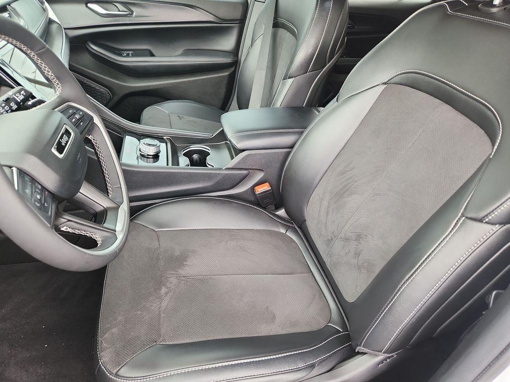 used 2024 Jeep Grand Cherokee car, priced at $34,000