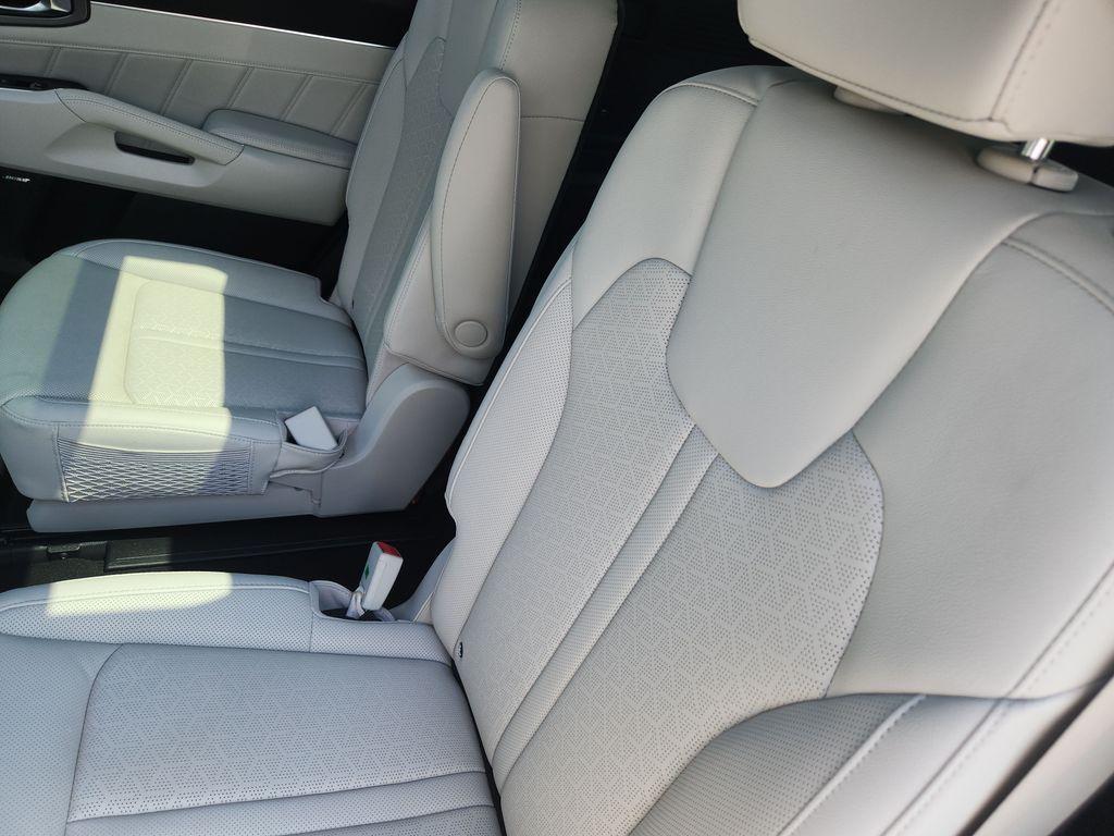 used 2023 Kia Sorento Plug-In Hybrid car, priced at $33,791