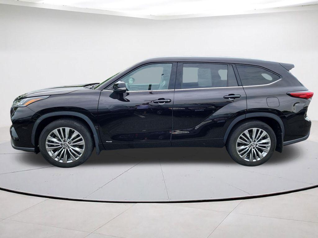 used 2022 Toyota Highlander Hybrid car, priced at $45,891