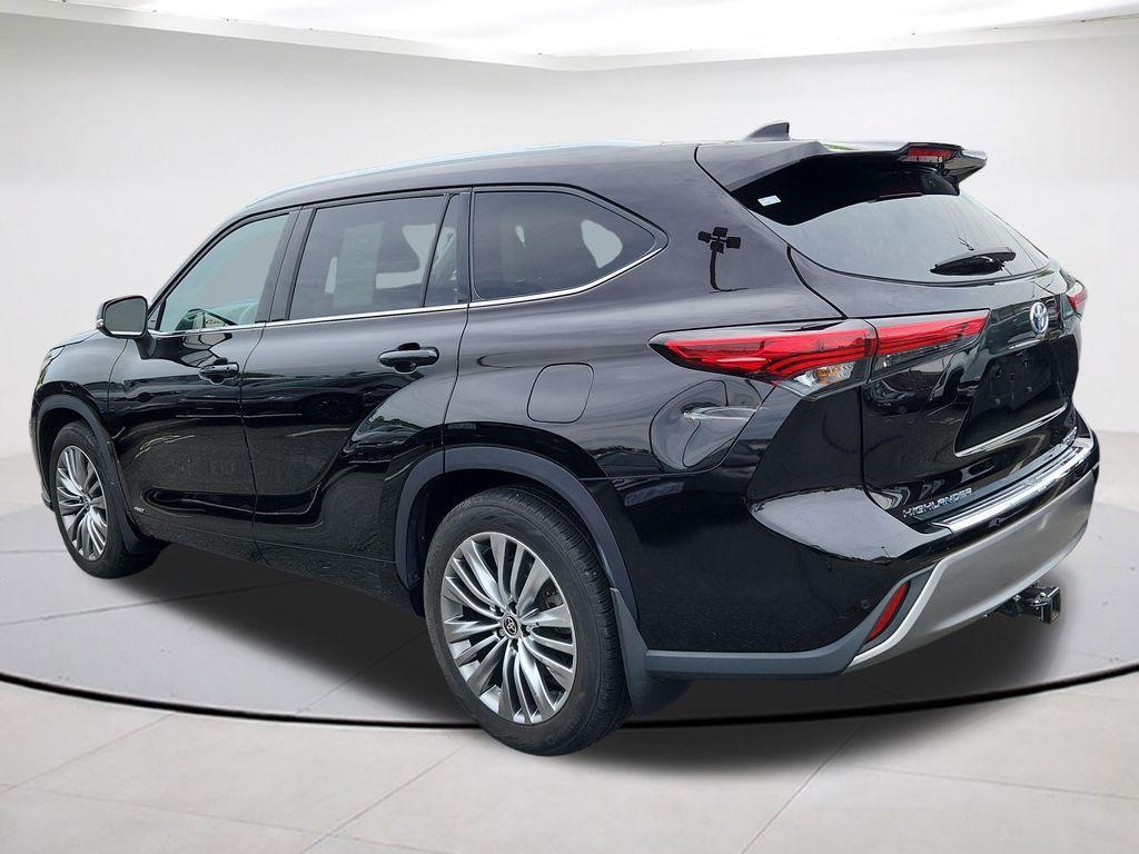 used 2022 Toyota Highlander Hybrid car, priced at $45,891