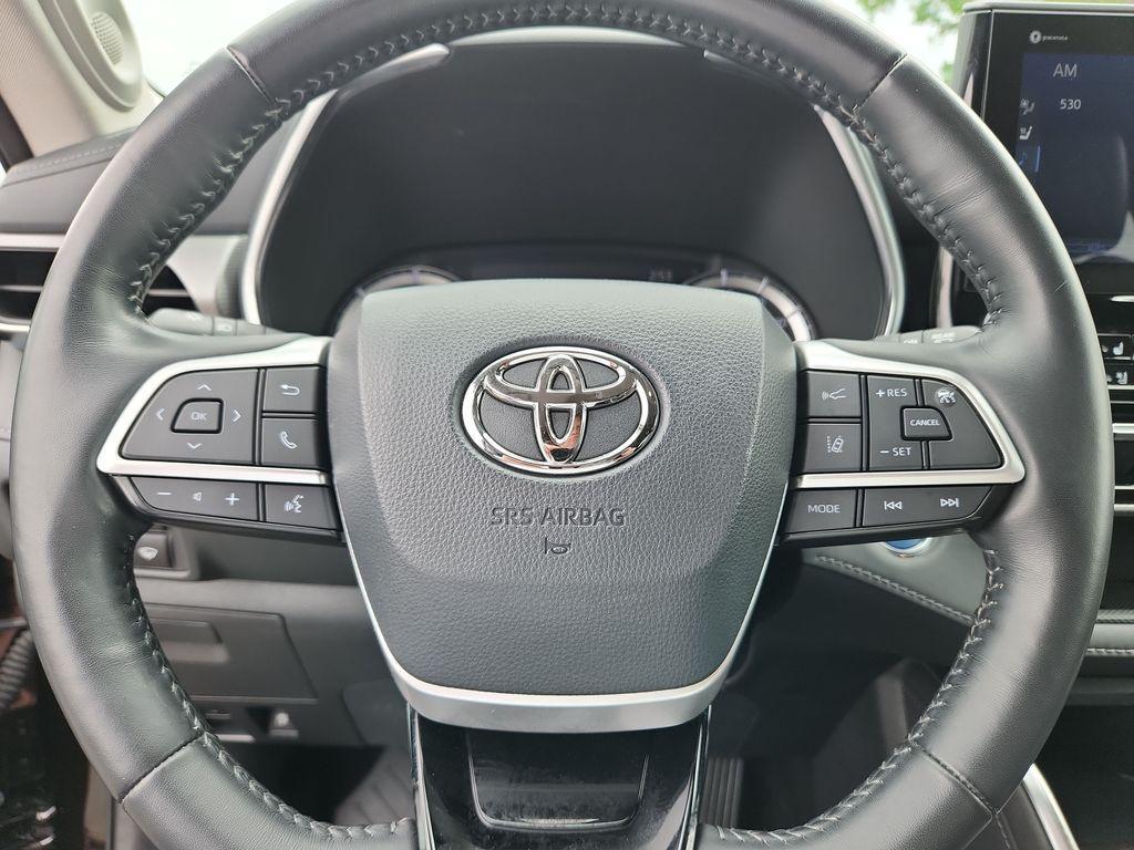 used 2022 Toyota Highlander Hybrid car, priced at $45,891