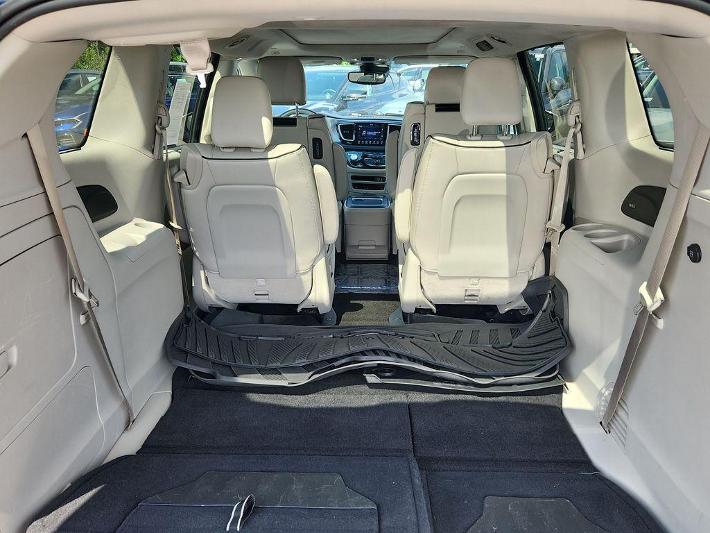 used 2018 Chrysler Pacifica Hybrid car, priced at $16,552
