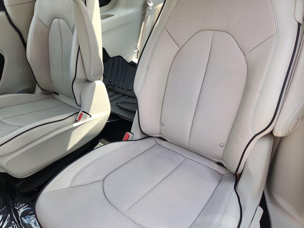 used 2018 Chrysler Pacifica Hybrid car, priced at $16,552