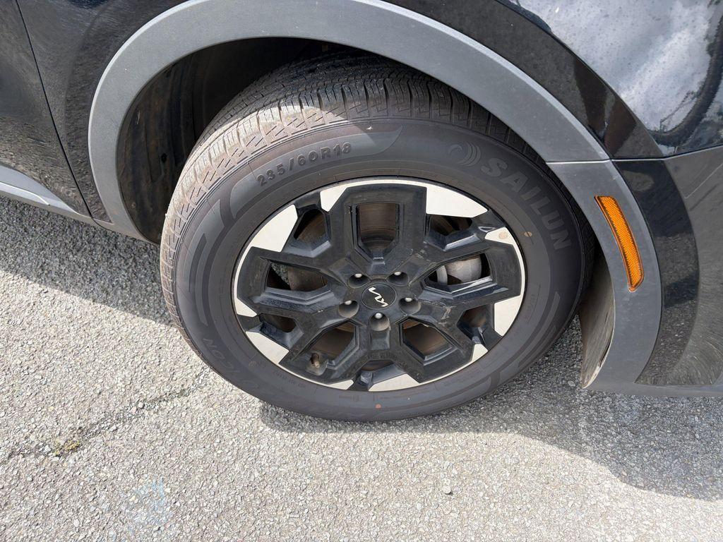 used 2024 Kia Sorento car, priced at $30,878