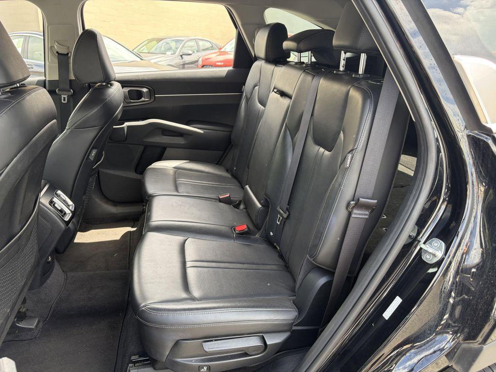 used 2024 Kia Sorento car, priced at $30,878