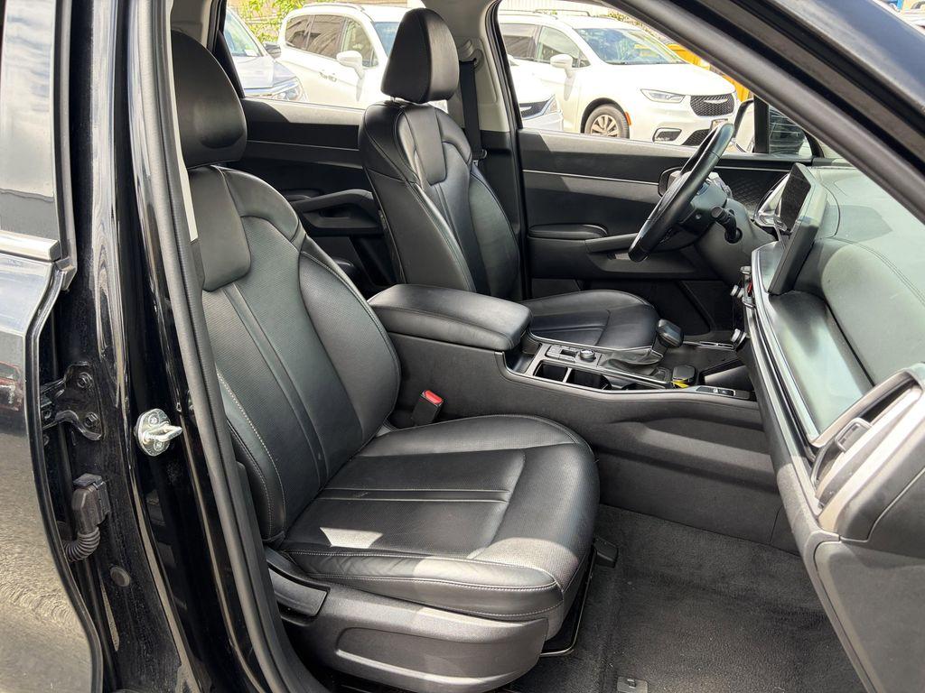 used 2024 Kia Sorento car, priced at $30,878