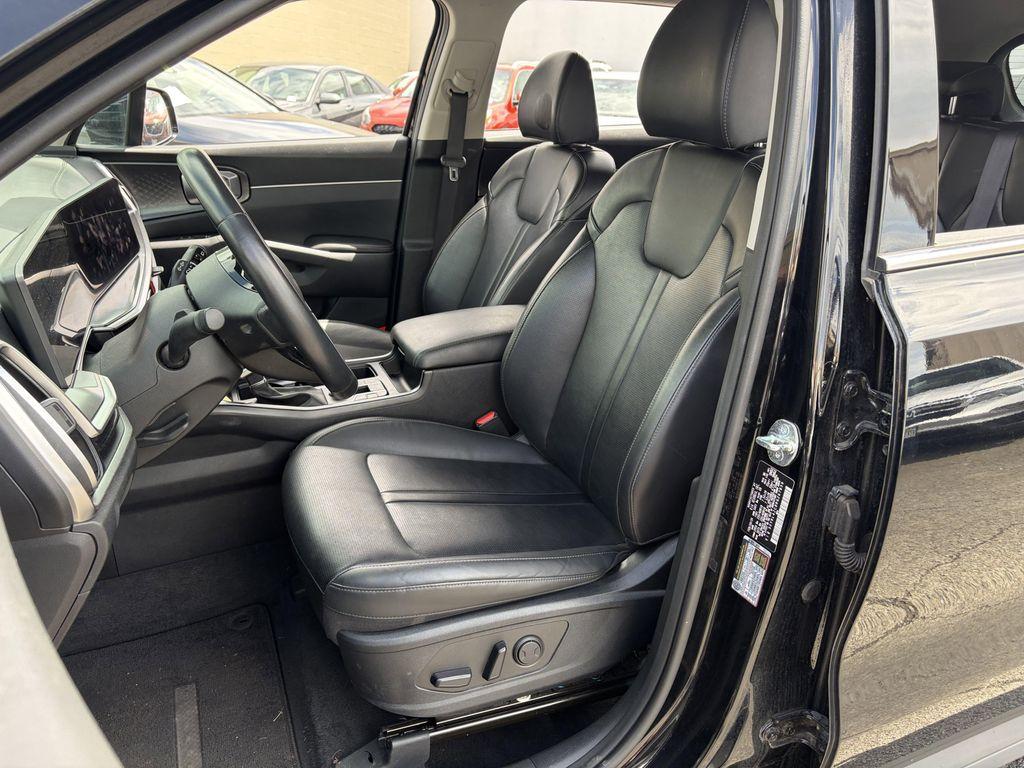 used 2024 Kia Sorento car, priced at $30,878