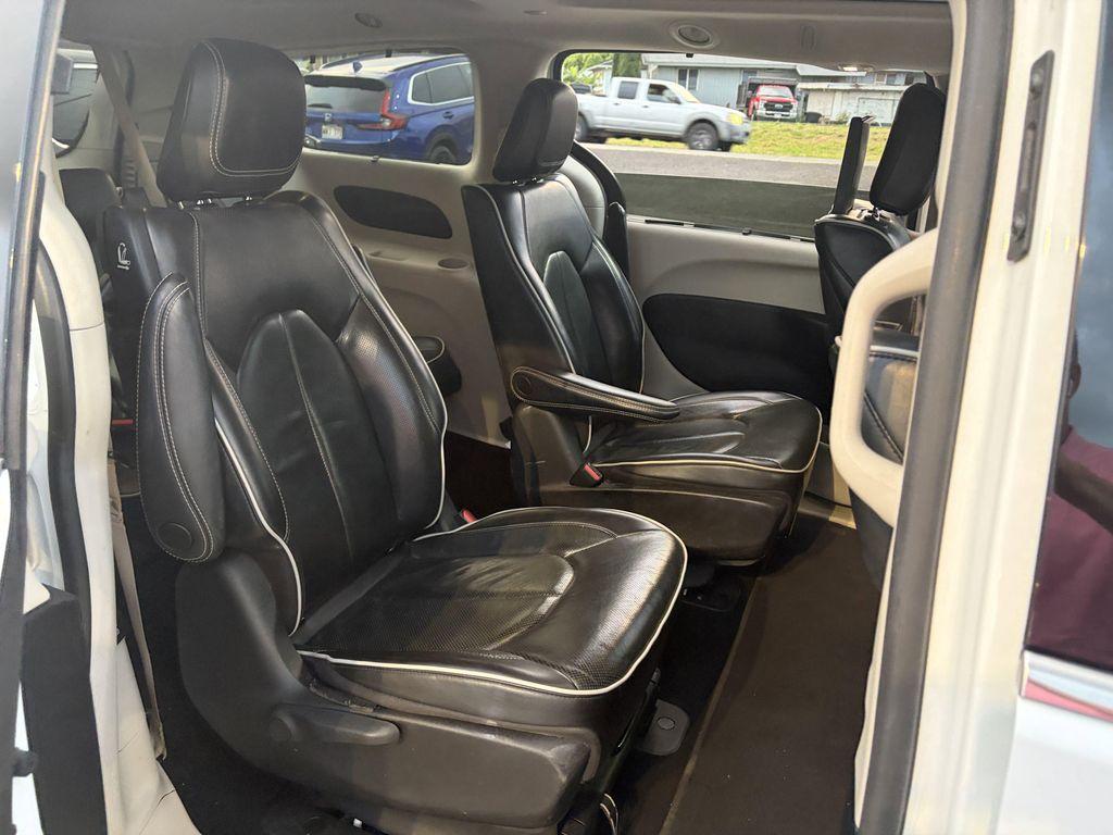used 2022 Chrysler Pacifica Hybrid car, priced at $25,931
