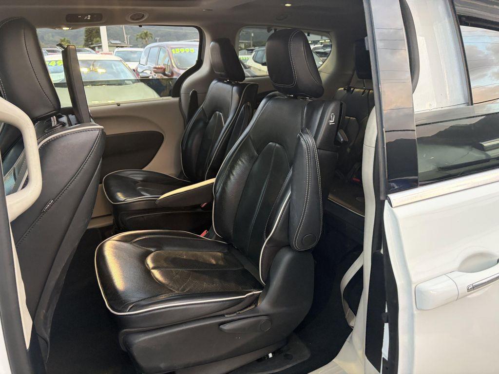 used 2022 Chrysler Pacifica Hybrid car, priced at $25,931