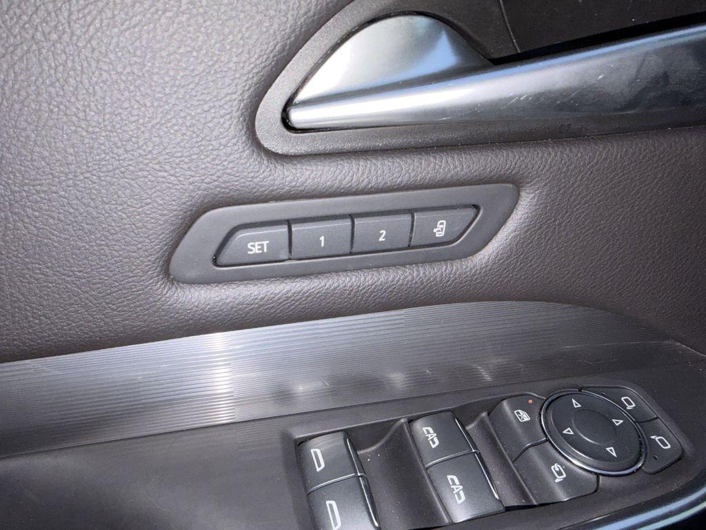 used 2024 Cadillac XT4 car, priced at $32,888