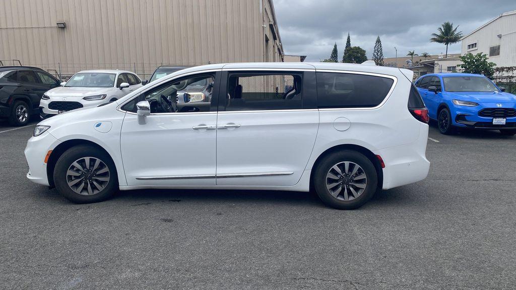 used 2022 Chrysler Pacifica Hybrid car, priced at $24,998