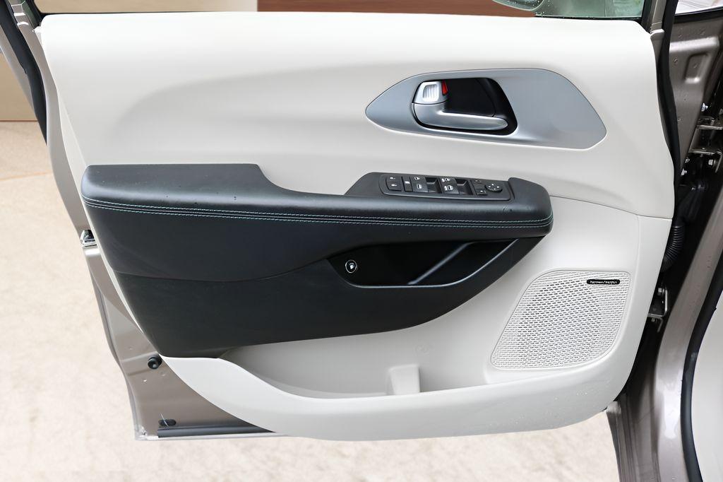 used 2018 Chrysler Pacifica Hybrid car, priced at $16,733