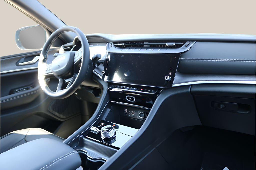 new 2026 Jeep Grand Cherokee car, priced at $47,679