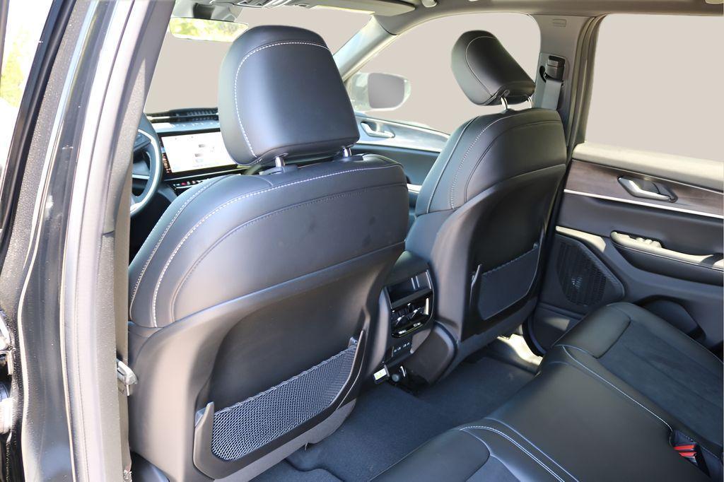 new 2026 Jeep Grand Cherokee car, priced at $45,624