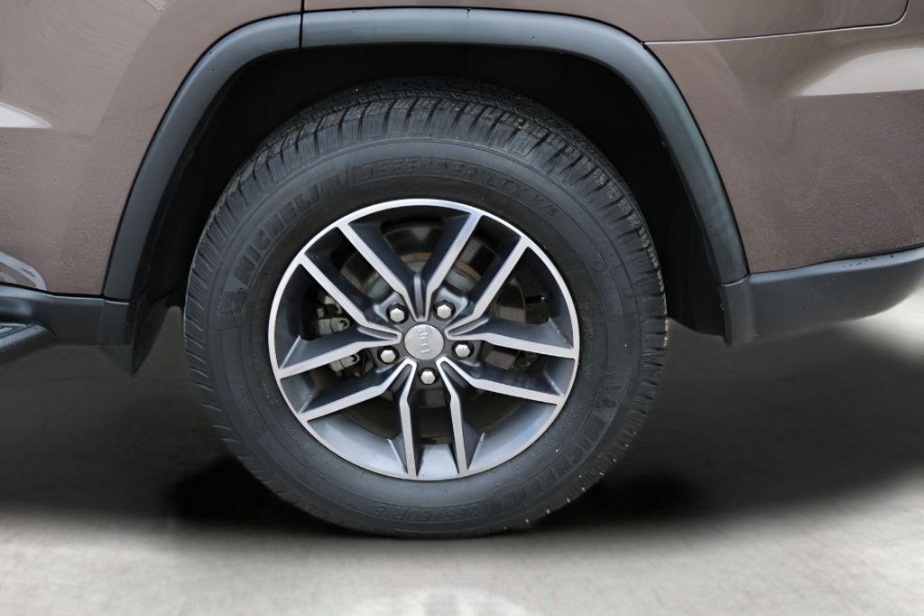 used 2017 Jeep Grand Cherokee car, priced at $18,144