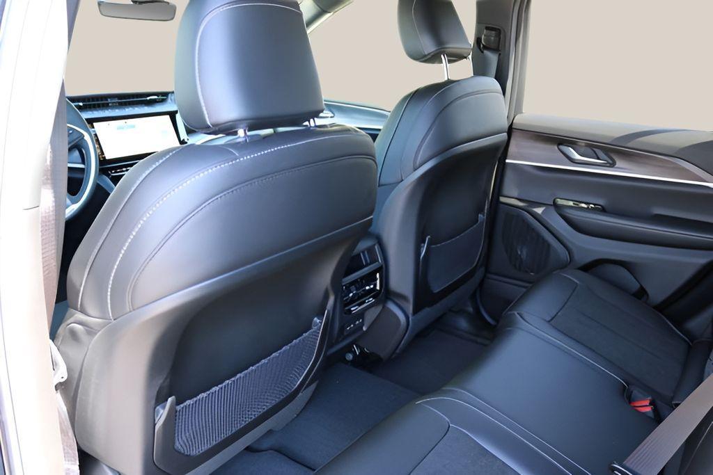 new 2026 Jeep Grand Cherokee car, priced at $40,544