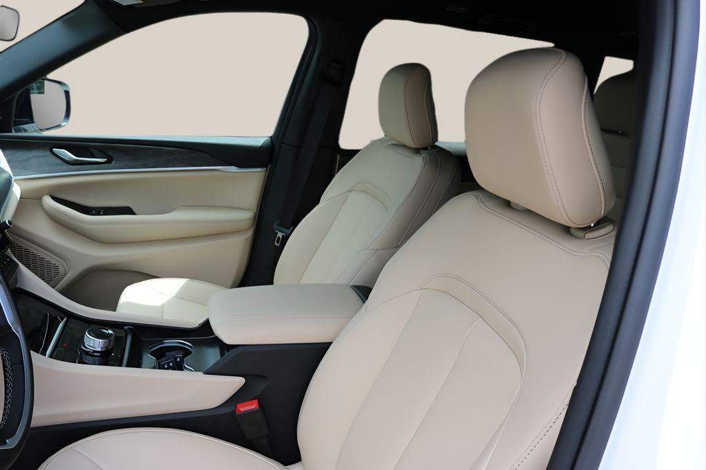 new 2026 Jeep Grand Cherokee car, priced at $35,095