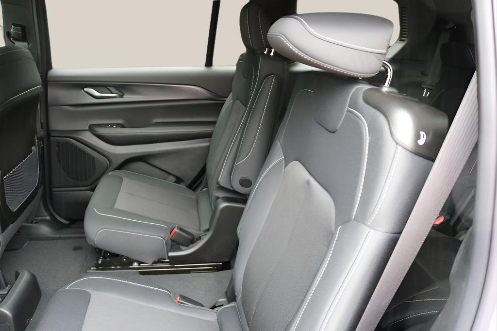 new 2026 Jeep Grand Cherokee L car, priced at $40,780