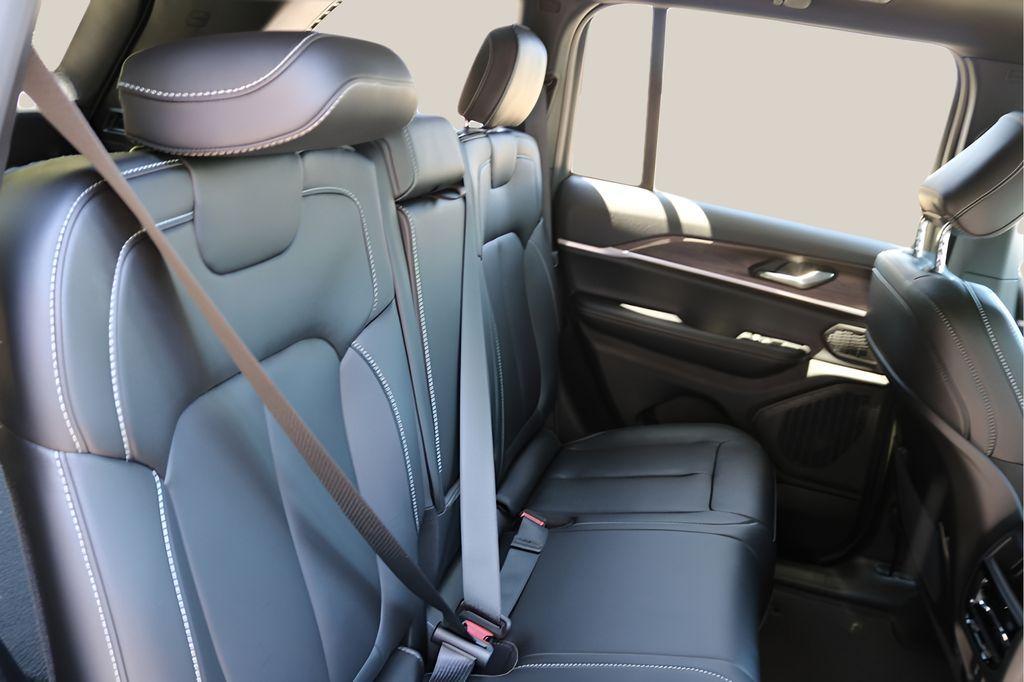new 2026 Jeep Grand Cherokee car, priced at $47,679