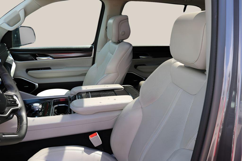 used 2024 Jeep Wagoneer car, priced at $44,117