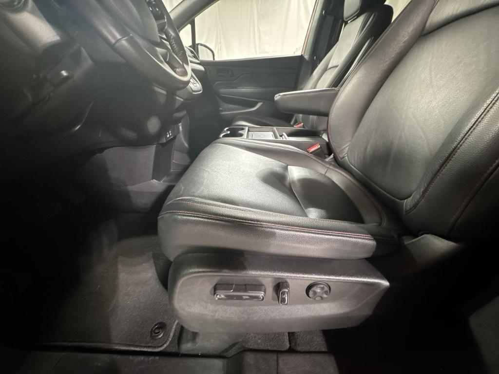 used 2025 Honda Odyssey car, priced at $38,459