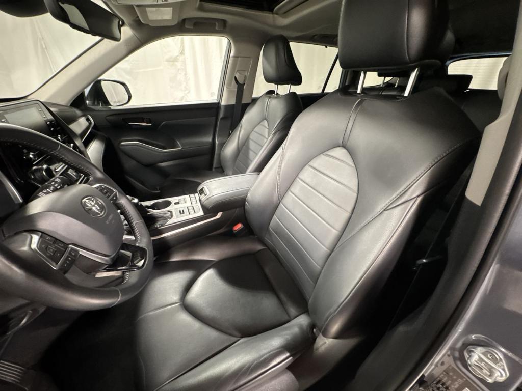 used 2021 Toyota Highlander car, priced at $28,471