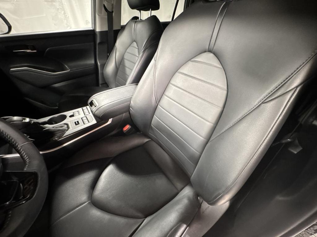 used 2021 Toyota Highlander car, priced at $28,471