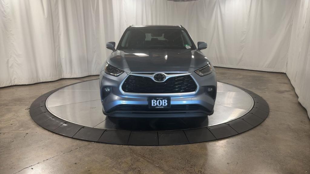 used 2021 Toyota Highlander car, priced at $28,471