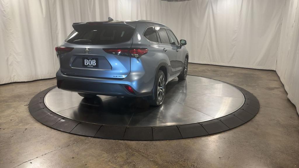 used 2021 Toyota Highlander car, priced at $28,471