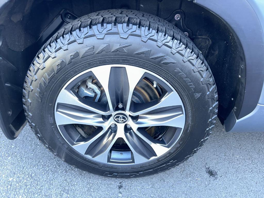 used 2021 Toyota Highlander car, priced at $28,471