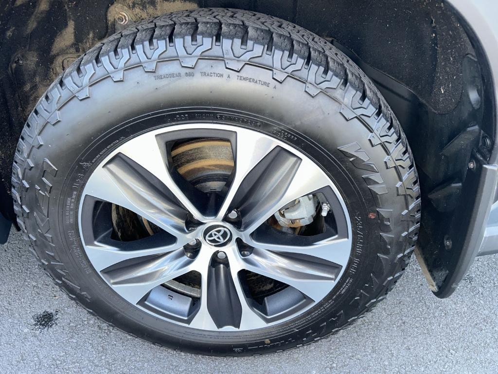 used 2021 Toyota Highlander car, priced at $28,471