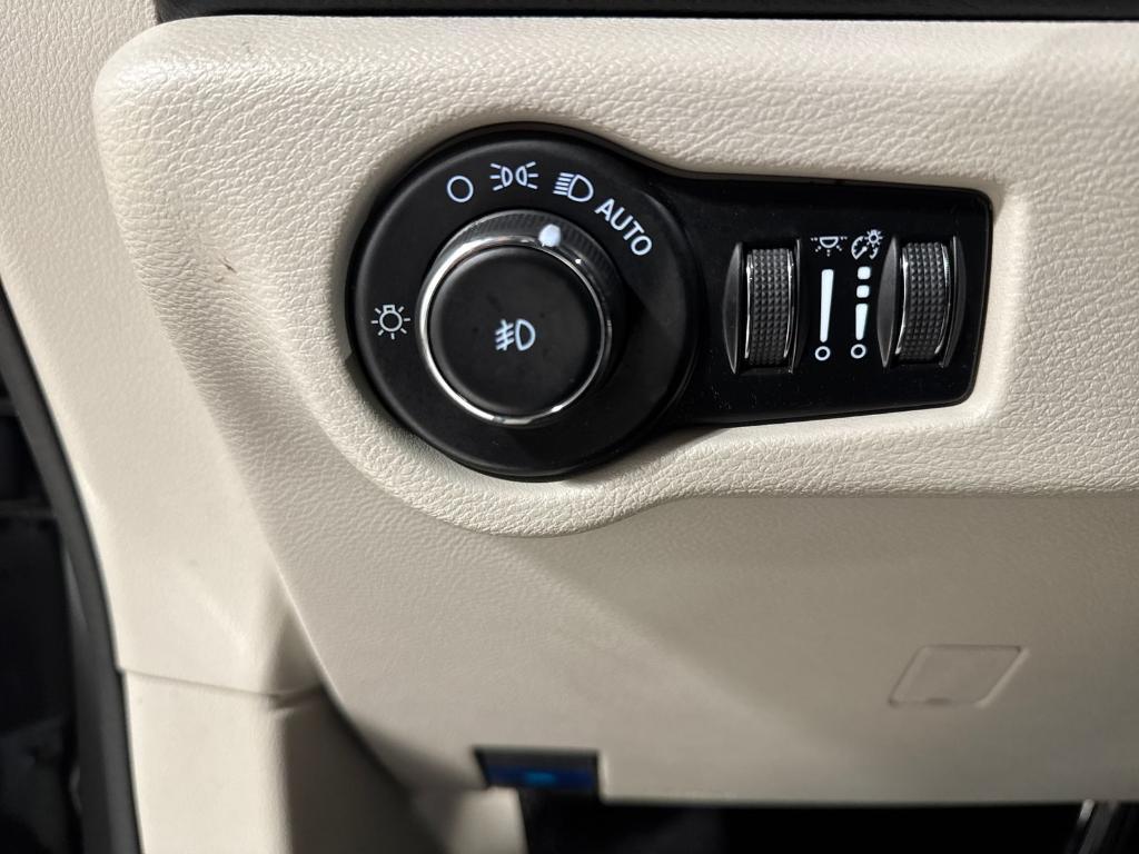 used 2023 Chrysler Pacifica car, priced at $26,700