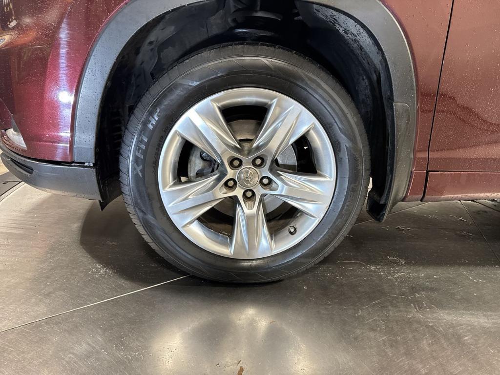 used 2014 Toyota Highlander car, priced at $13,687