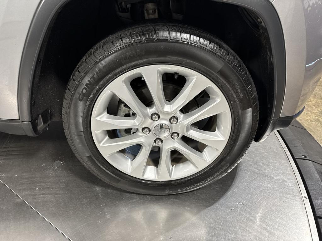 used 2017 Jeep Grand Cherokee car, priced at $14,951