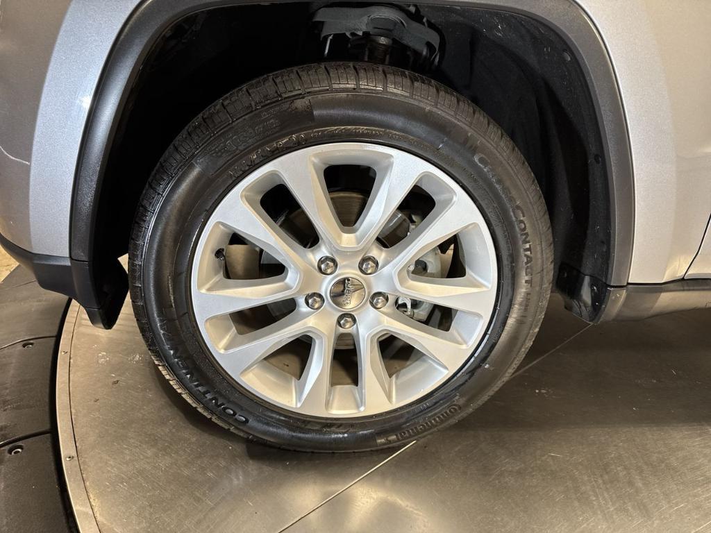 used 2017 Jeep Grand Cherokee car, priced at $14,951