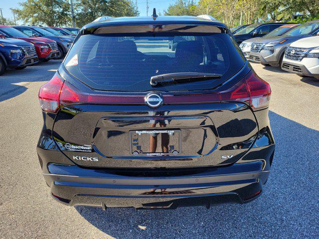 2023 Super Black Nissan Kicks