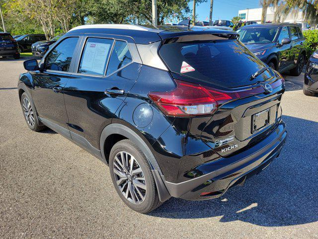 2023 Super Black Nissan Kicks
