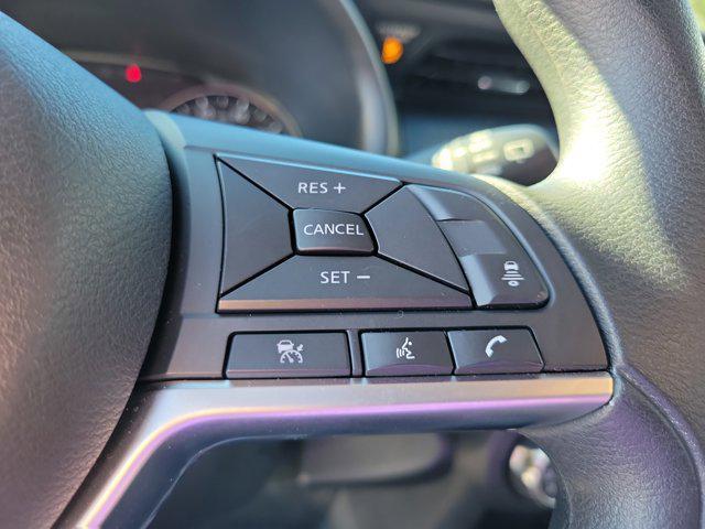 2023 Super Black Nissan Kicks