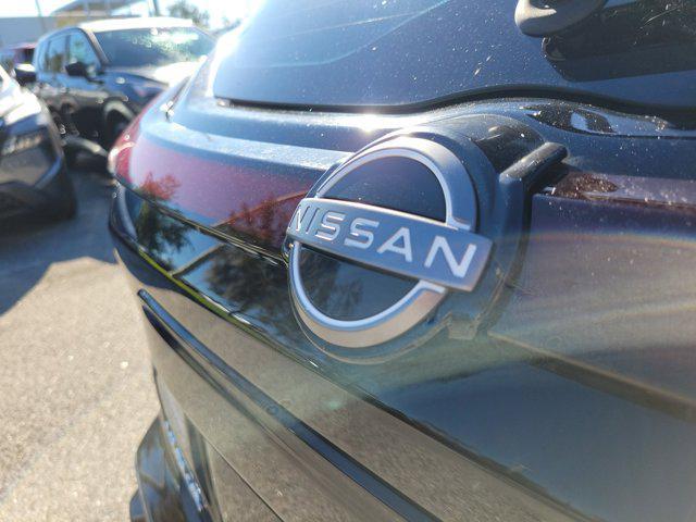 2023 Super Black Nissan Kicks