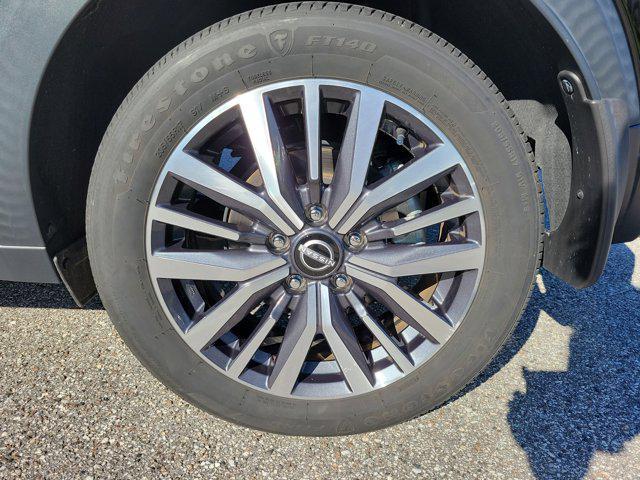 2023 Super Black Nissan Kicks